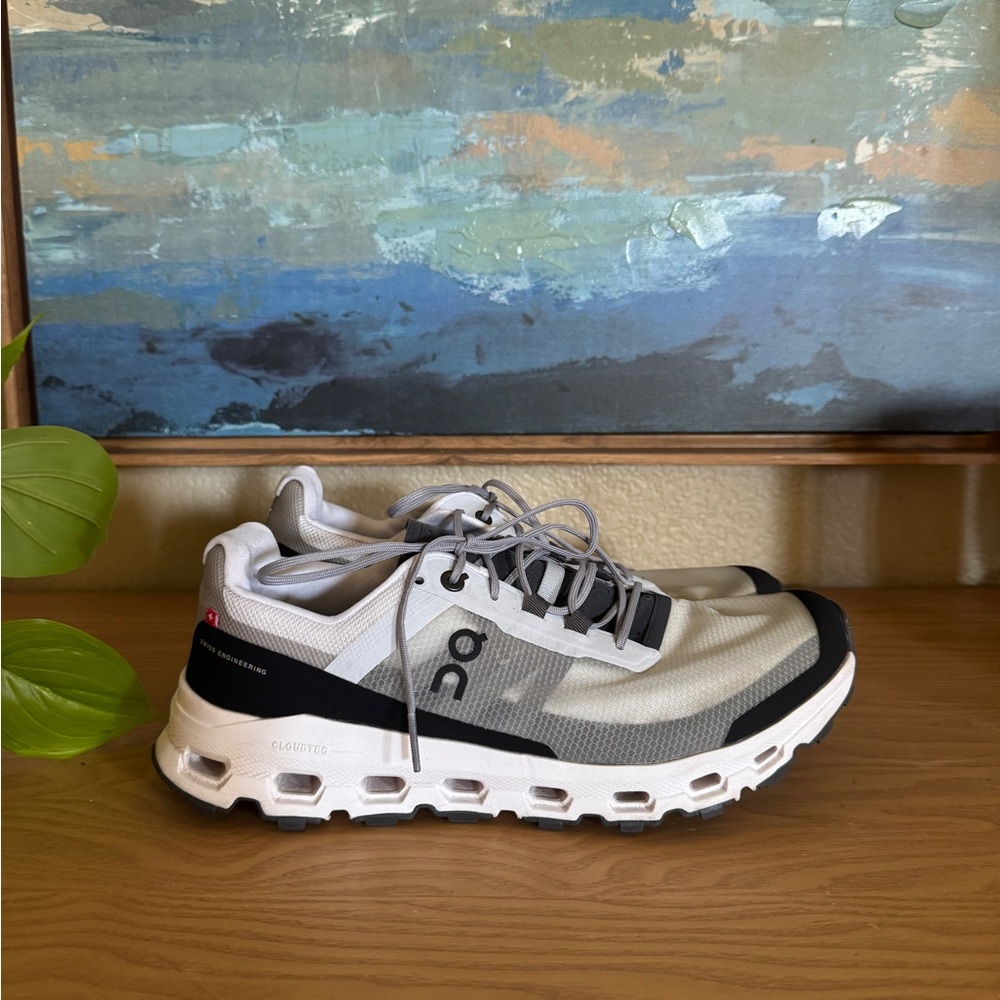 On Running Men's Gray and Black Cloudvista trail running shoes | Size 8